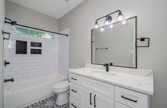 Building Photo - 2114 Oatfield Dr