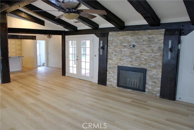 Foto del edificio - 7055 Corbin Ave
