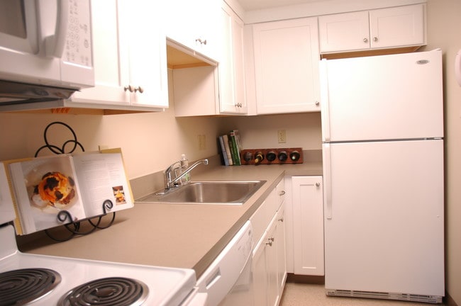 Building Photo - The Regency