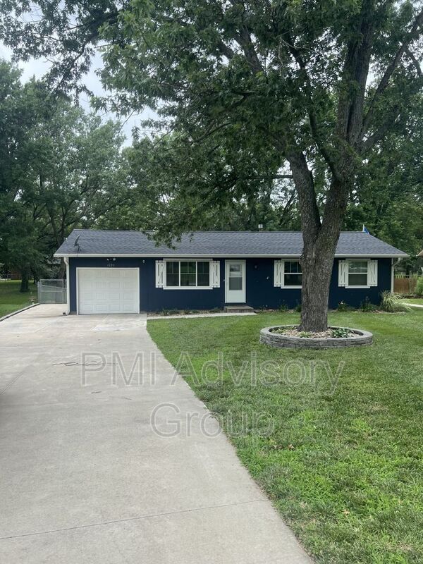 Foto principal - 1220 N School St