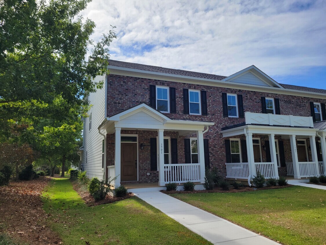 Foto principal - 3901 Harkers Way