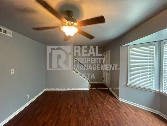 Building Photo - Beautiful Two Bedroom Townhome in Great Ne...