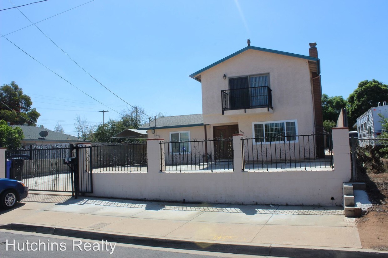 Primary Photo - 1667 Evergreen Ave