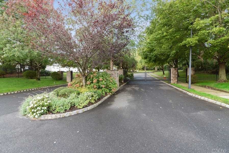 13 Lindbergh Cir, Huntington, NY 11743 Condo for Rent in Huntington