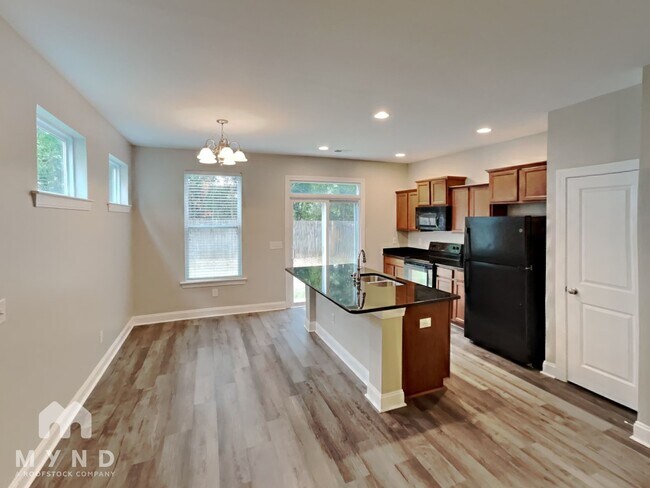 Foto del edificio - 130 Bonhomme Cir