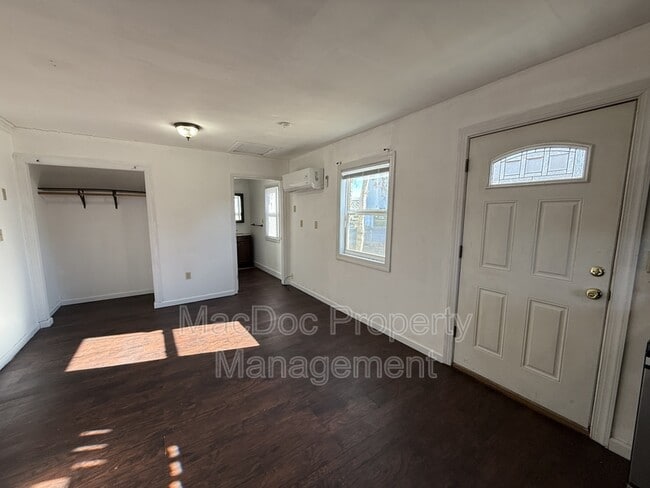 Building Photo - 201 N Irving Ave