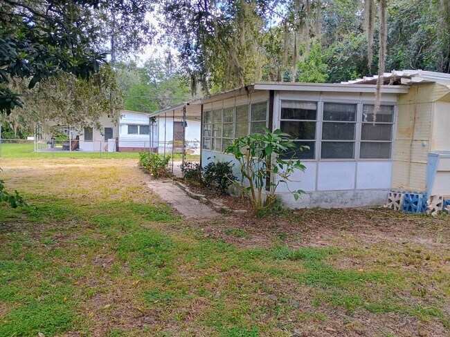 Foto del edificio - 2 bedroom 1 bathroom with HUGE bonus room