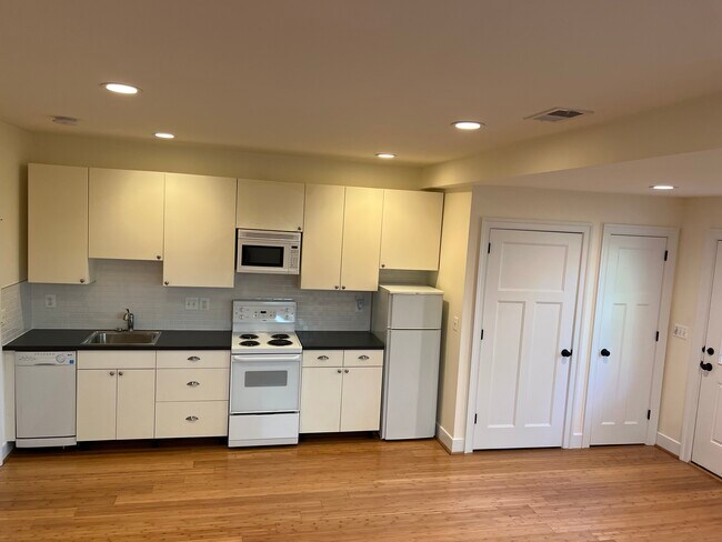 Cocina - 2726 N Harrison St