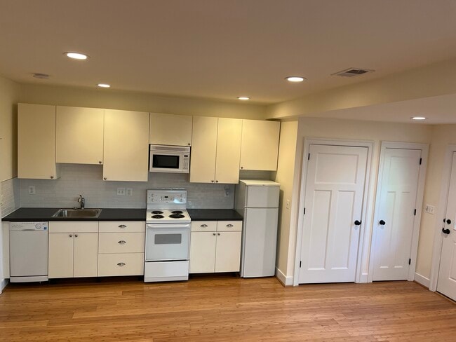 Kitchen - 2726 N Harrison St
