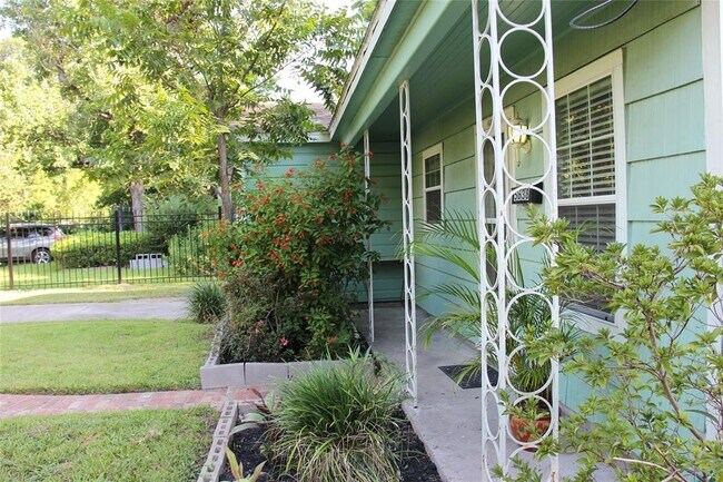 Building Photo - 5638 Patrick St