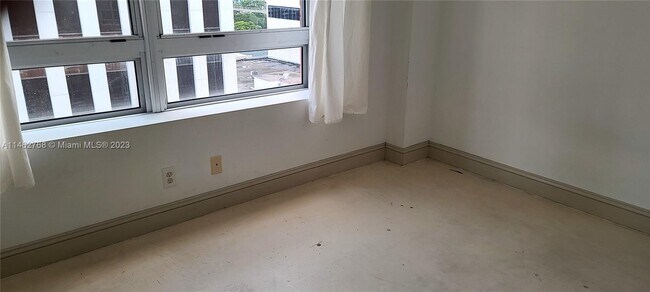 Foto del edificio - 111 E Flagler St