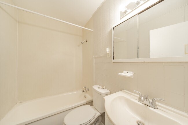 Foto del edificio - 1719 N Livingston Ave