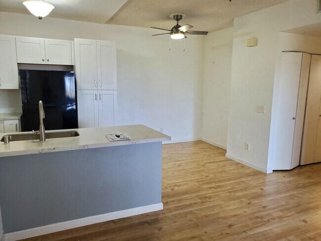Foto del edificio - ALVA RD - 1st Floor 2 Bd / 2 Ba Condo in Rancho Bernardo w/ 2 Parking & Many Amenities