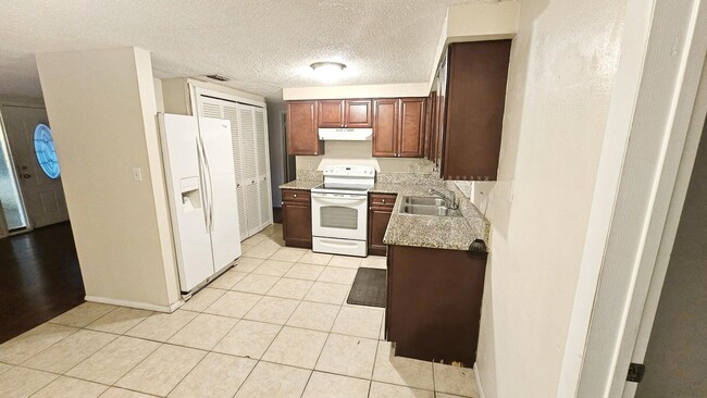 Building Photo - 9116 Hunt Club Ln