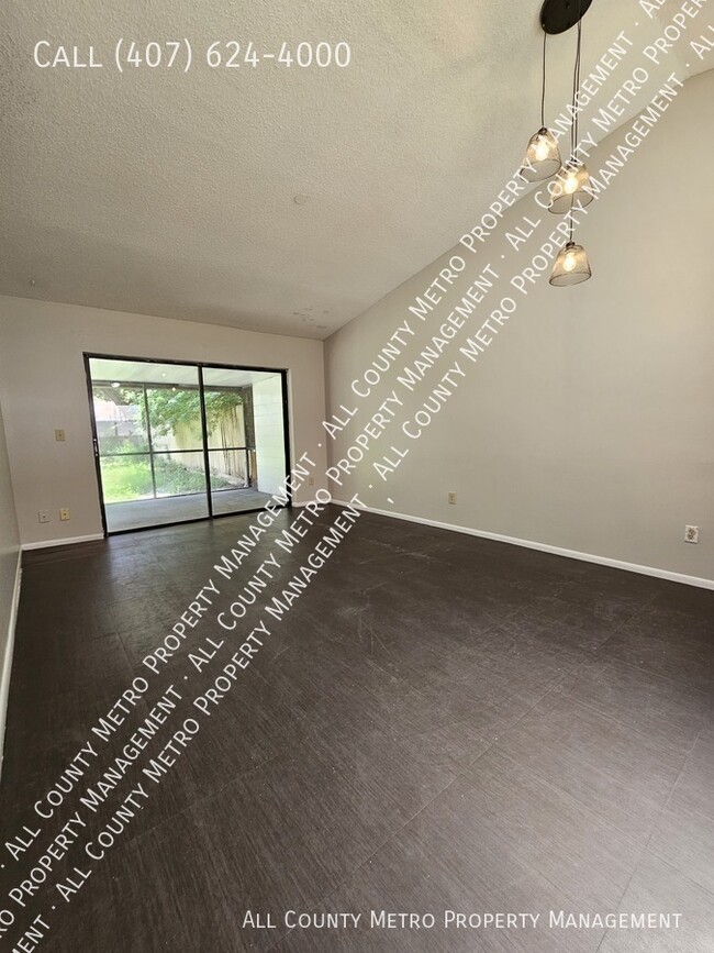 Building Photo - Affordable Orlando 2 Bedroom Duplex