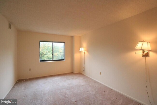 Foto del edificio - 15107 Interlachen Dr