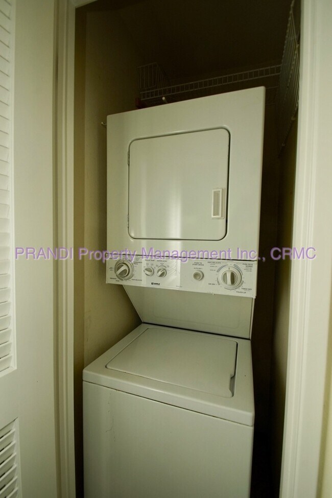 Building Photo - Updated Meadow Oaks One Bedroom