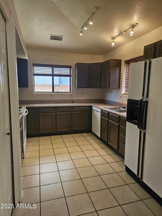 Foto del edificio - 5276 Cedar Springs Dr