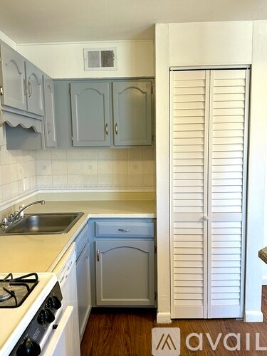 Foto del edificio - 87 Towne House Rd