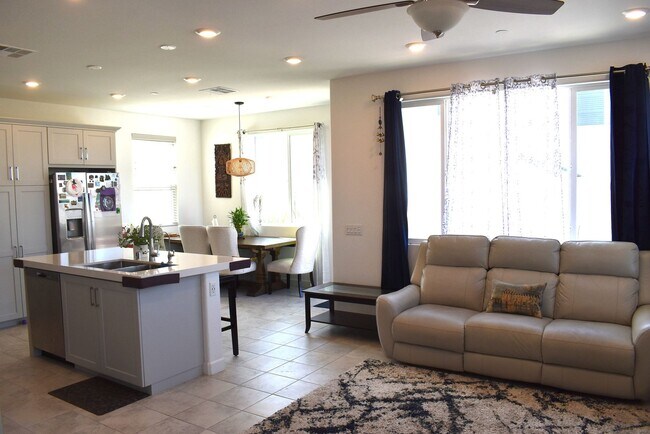 Building Photo - Newer Construction- 3 Bedroom 2.5 Bath Det...