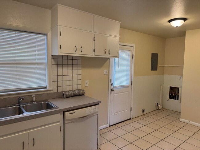 Building Photo - 2821 61st St