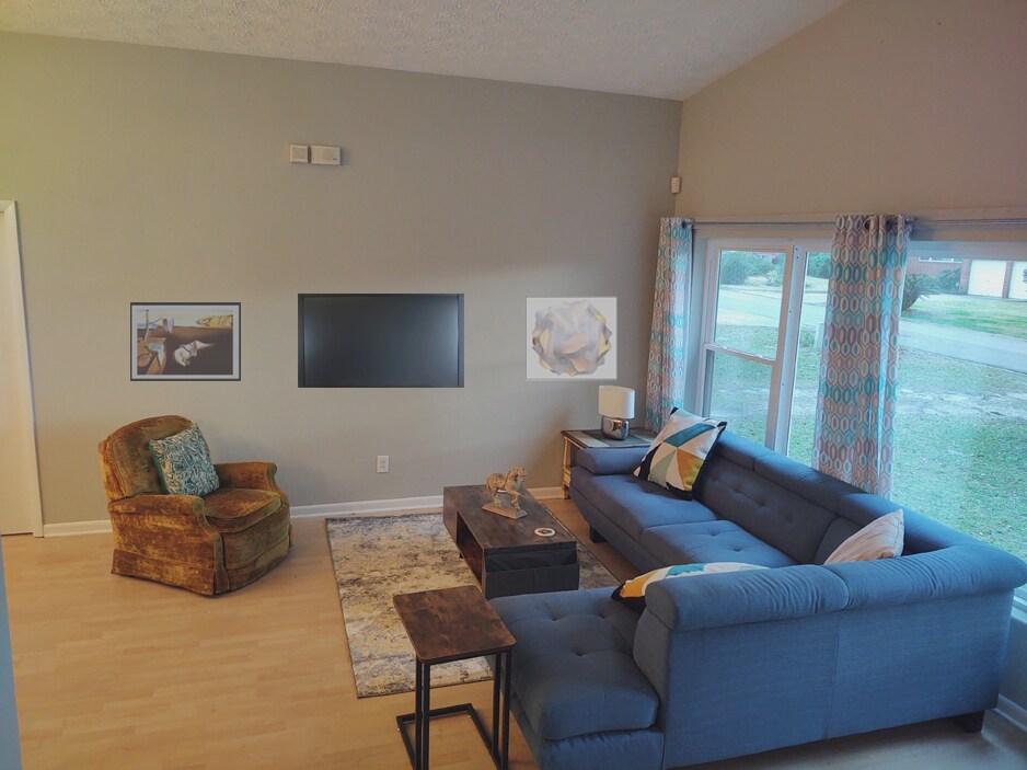 Nice, contemporary furnishings - 5327 Playa Way