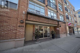 Building Photo - 955 Queen St W