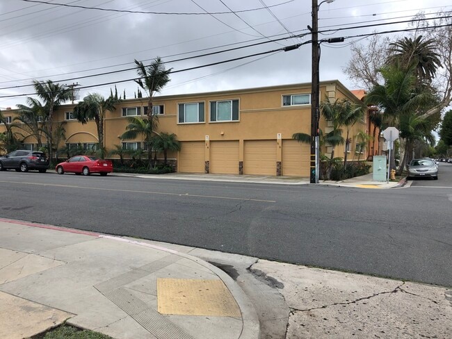 Building from 4th St - 394 Coronado Ave