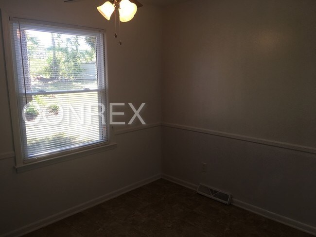 Foto del edificio - 202 7 Oaks Ln