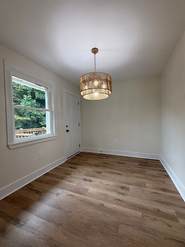 Foto del edificio - 5 Bed 3 bath in Atlanta!