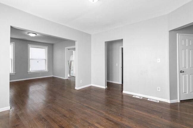 Building Photo - 7559 S Union Ave