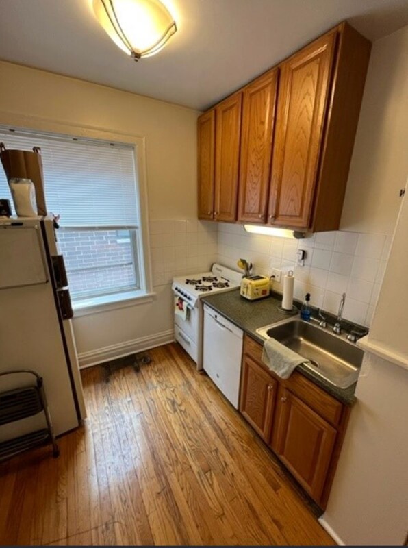 Foto del edificio - 4409 N Greenview Ave