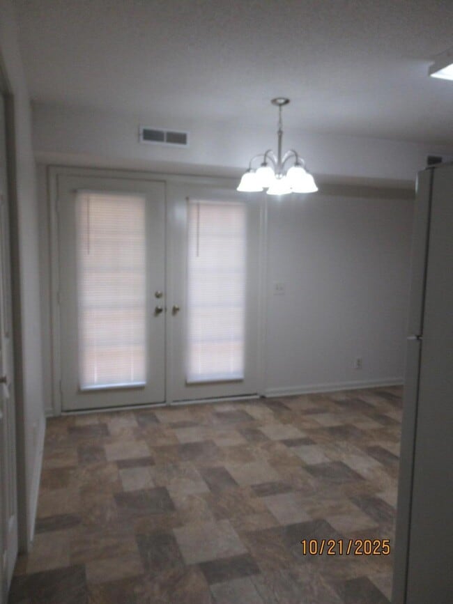 Building Photo - 190 Gertrude Dr