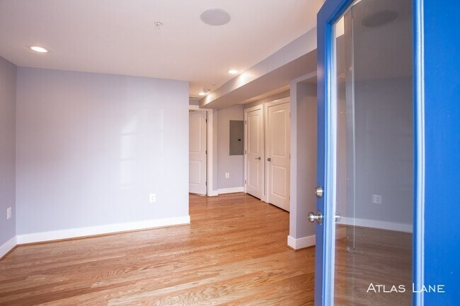 Foto del edificio - Fully Renovated 1 Bedroom Near Metro