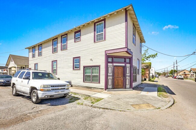 Building Photo - 1836-1838 N Miro St