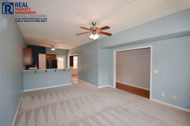 Foto del edificio - Lovely 2BR/2.5 BA Murfreesboro townhome close to I-24! Washer/dryer included!