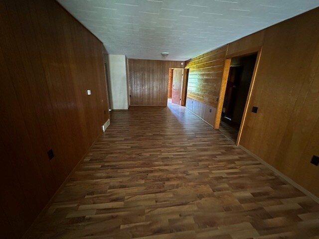 Building Photo - Handy Man Special