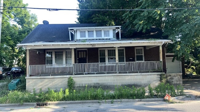 Building Photo - 231 W Grand Ave