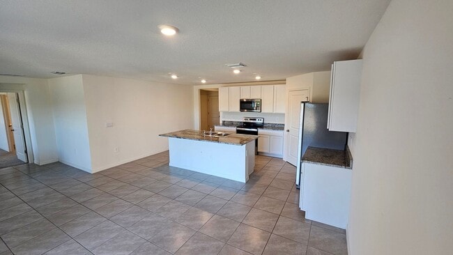 Building Photo - Spacious 4BR Golf Course Home in Beverly H...