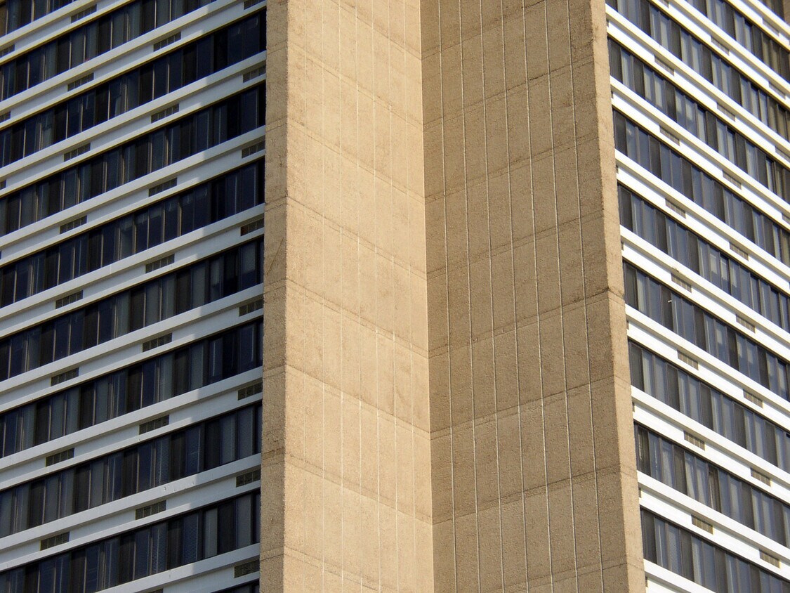 Detalle de la fachada en la esquina sudeste - River View Tower