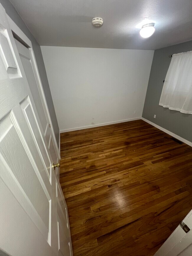 Foto del edificio - 7012 Cherry Ln SW
