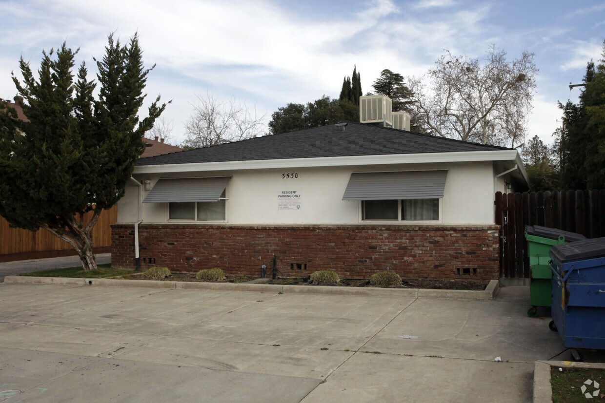 Foto del edificio - 3530 Morse Ave