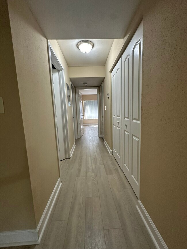 Foto del edificio - 2465 NW 33rd St
