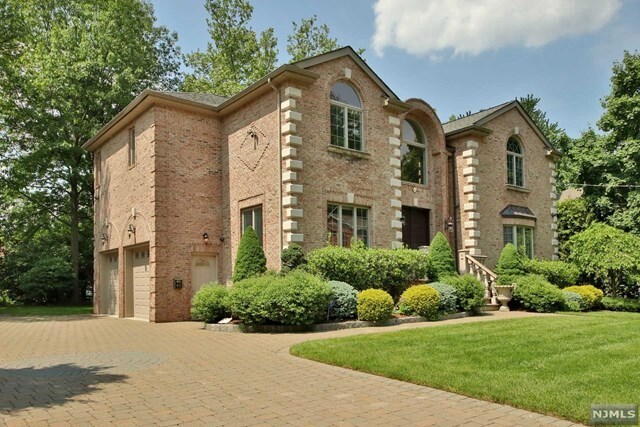 Foto del edificio - 45 Glenwood Ave