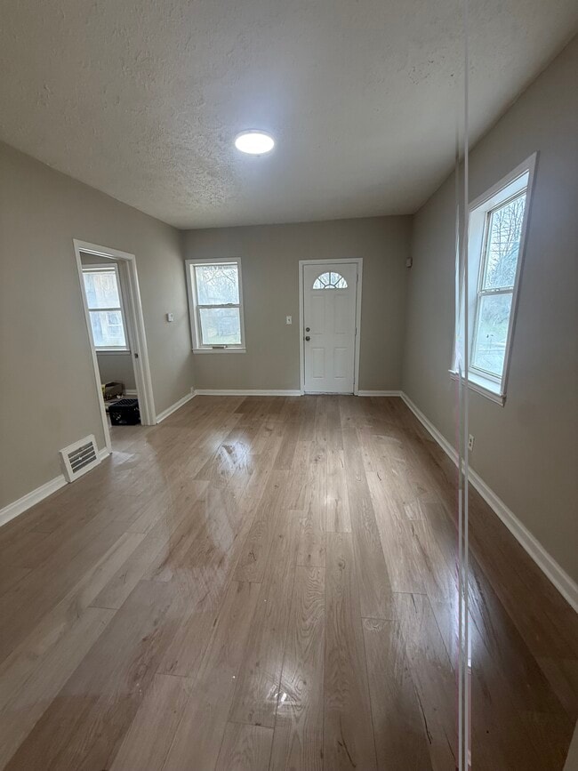 Building Photo - 6523 Lederer Ave