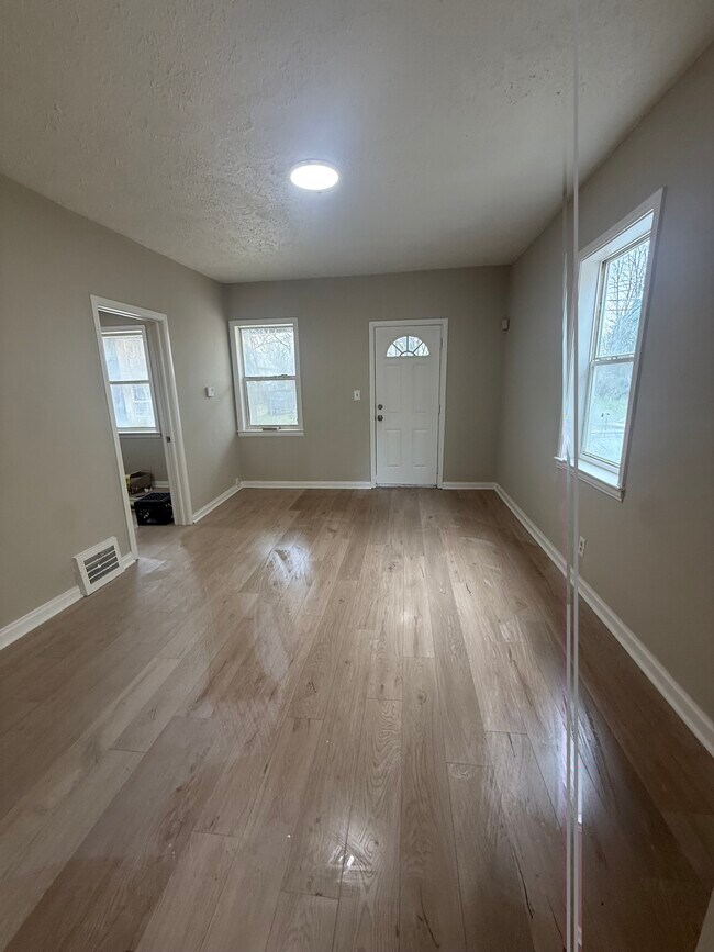 Foto del edificio - 6523 Lederer Ave