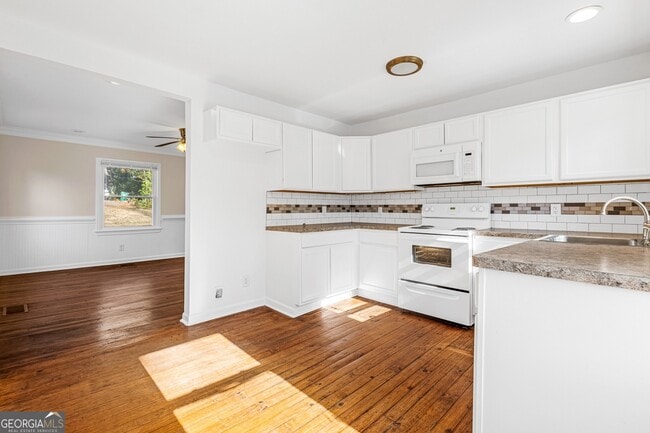 Building Photo - 2163 Rexford Dr