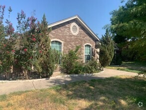 Building Photo - 1605 S Roy Reynolds Dr
