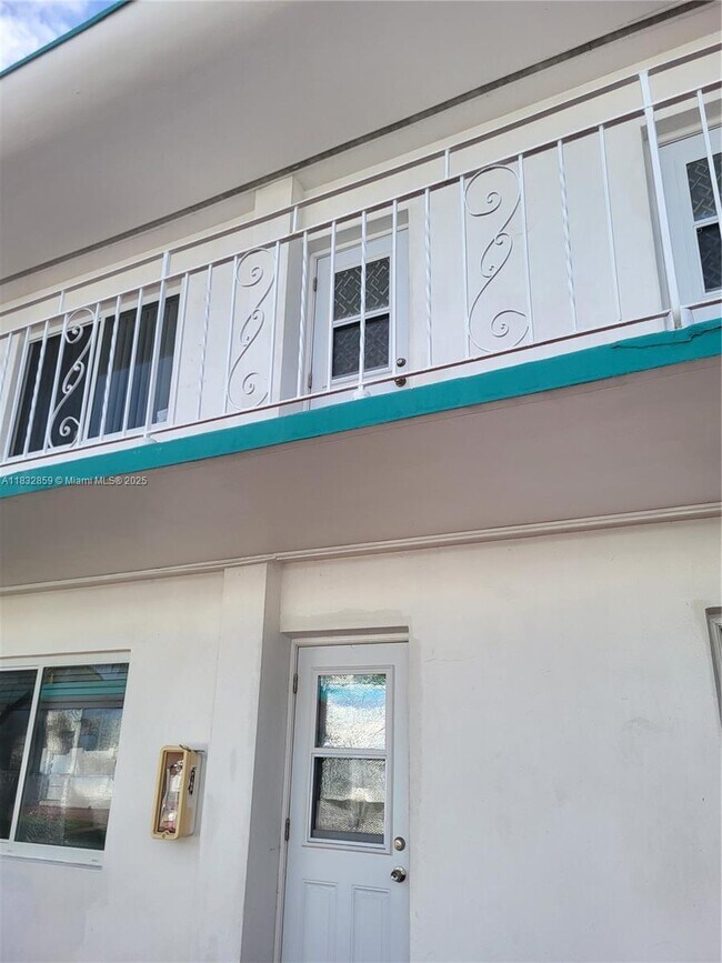 Foto del edificio - 2101 Calais Dr