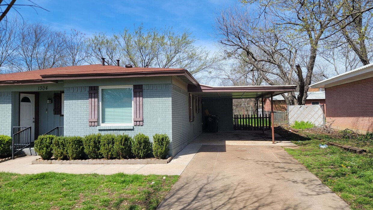 Primary Photo - 1304 Phillips St